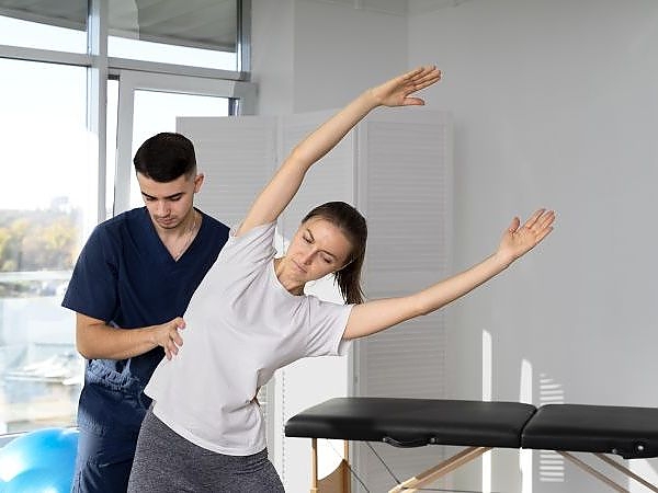 medium-shot-woman-exercising_Copy